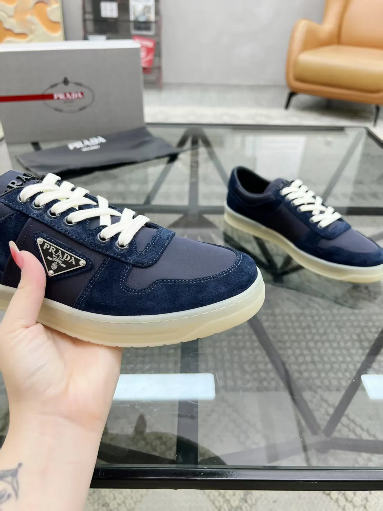 Factory P420💰Prada new men's leather sports shoes, the highest version on the market, any comparison is welcome🆚! The original leather has excellent texture and is super high-end! Fetal sheep net lining imported from Italy, removable pad! Luxurious materials and fine workmanship, highly recommended! Code number: 38--45